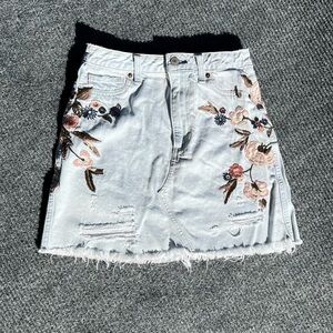 Abercrombie & Fitch Denim Embroidered Mini Skirt women Size 25 used see photos